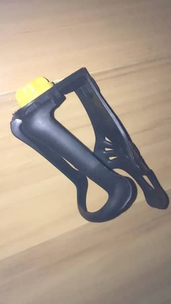 Giá đỡ bình nước linh hoạt xe đạp có giúp tiết kiệm thời gian khi sử dụng?