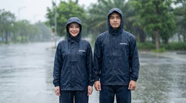 Áo mưa - Người bạn đồng hành không thể thiếu trong những ngày mưa phùn gió bấc