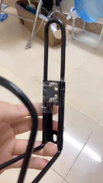 Tại sao giá đỡ bình nước đa năng cho xe đạp là phụ kiện không thể thiếu?