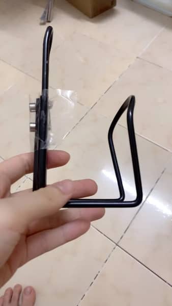 Giá đỡ bình nước inox cho xe đạp có thật sự chống gỉ sét theo thời gian?