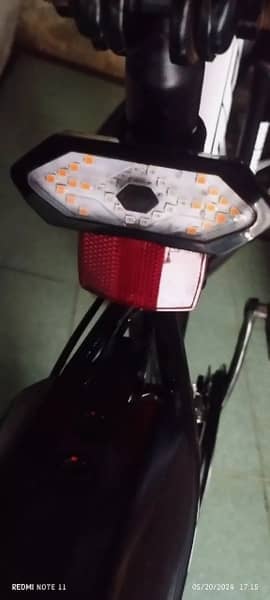 Đèn hậu xe đạp sử dụng được bao lâu và khi nào cần thay mới?