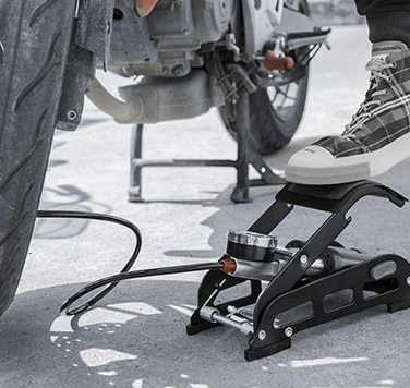 Bơm Lốp Xe 7 Chỗ Bao Nhiêu Kg? – Sử Dụng Bơm Đạp Chân Kiotool 2 Xilanh Để Bơm Nhanh Và Chính Xác