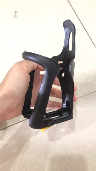 Giá đỡ bình nước nhập khẩu cho xe đạp có ưu điểm gì so với hàng nội địa?