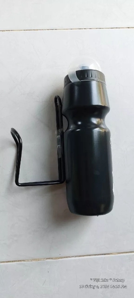 Giá giữ bình nước cho xe đạp có thực sự cần thiết cho các tay đua chuyên nghiệp?