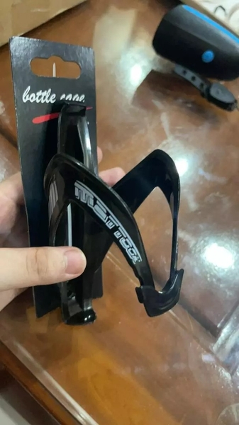Giá đỡ bình nước cho xe đạp đua có ảnh hưởng gì đến tốc độ và hiệu suất của bạn?